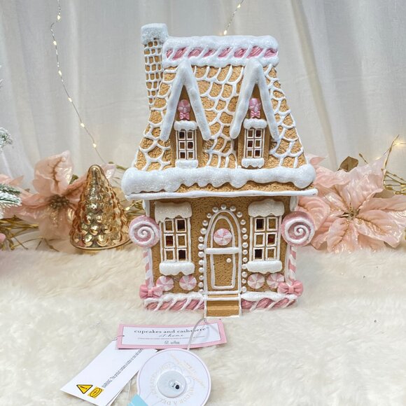 CUPCAKES & CASHMERE Christmas Pink Peppermint Bow Gingerbread House Led Light Up - Picture 1 of 10